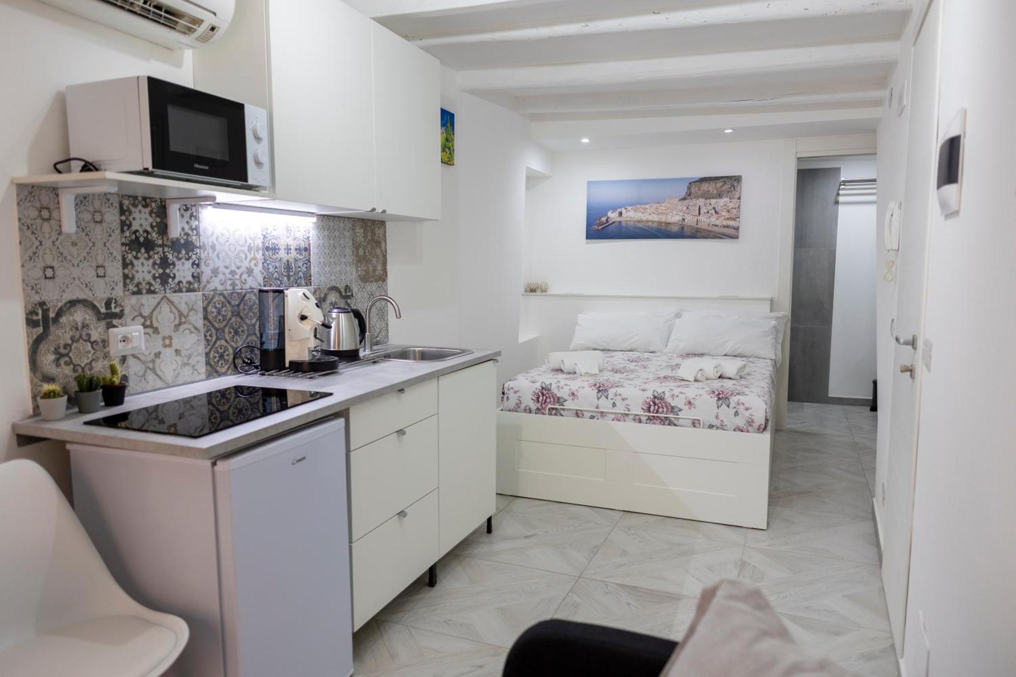 Aurora House Suite Чефалу Екстер'єр фото